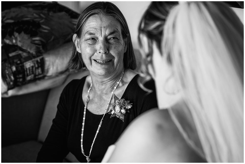 bride with mum